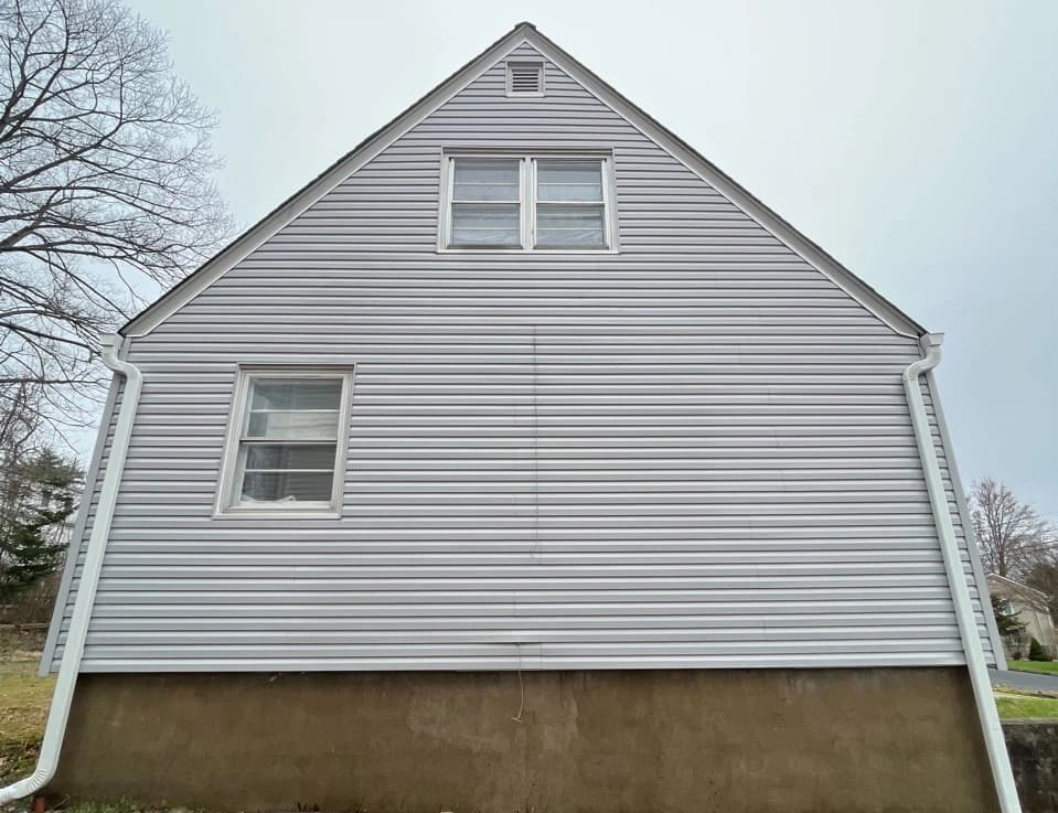 Streetsboro Power Washing technician performing detailed house washing in Streetsboro residential area